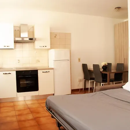 Take It Easy Apartment Riva del Garda Exterior photo